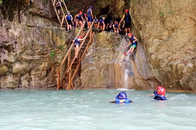 27 waterfalls PUERTO PLATA - The Dominican lunch and rum drinks: the value boost