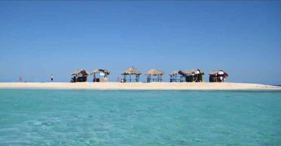 Cayo Arena: Paradise Island and Mangroves Tour - Island refreshments, fruits, and the lunch timing you should plan around