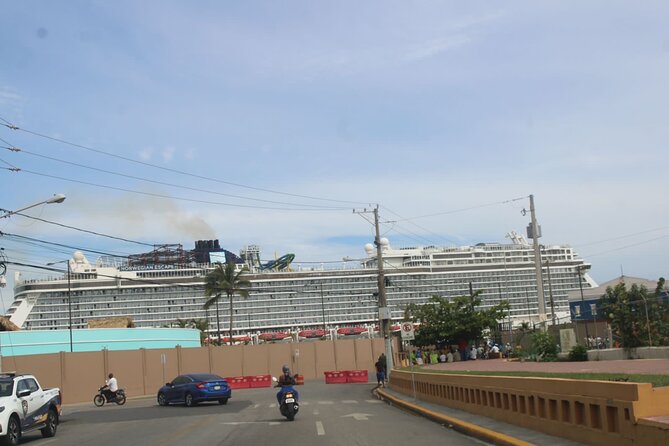 City tours Puerto Plata - Calle de las Sombrillas: Gifts, Hot Chocolate, and the Best Kind of Chaos