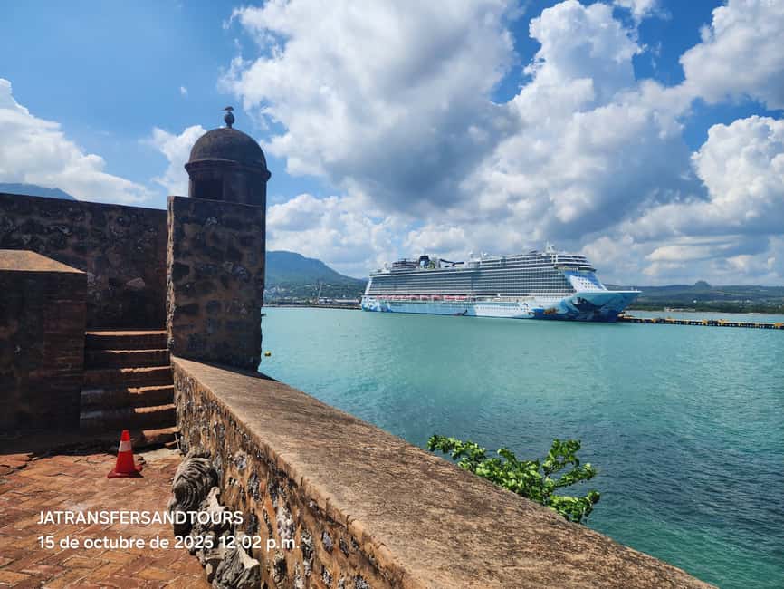 Puerto Plata: Monkey Tour, Fortress, and Historic Center - Calle de las Sombrillas and Callejón Rosado: your best photo hour