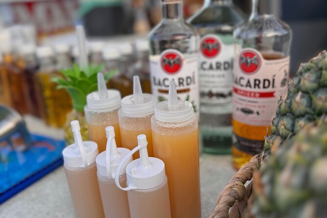 The piña colada experience - Music, dancing, and the mini-party vibe